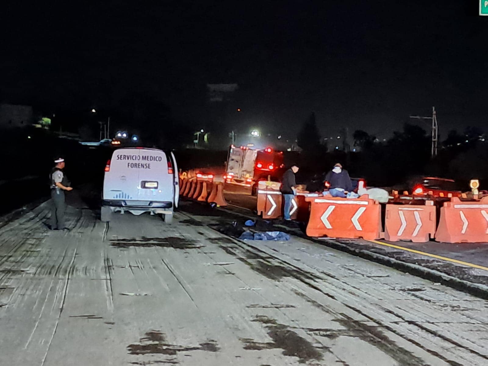Mueren-ocupantes-de-moto-tras-ser-atropellados-por-tracto-en-la-Mexico-Queretaro-3